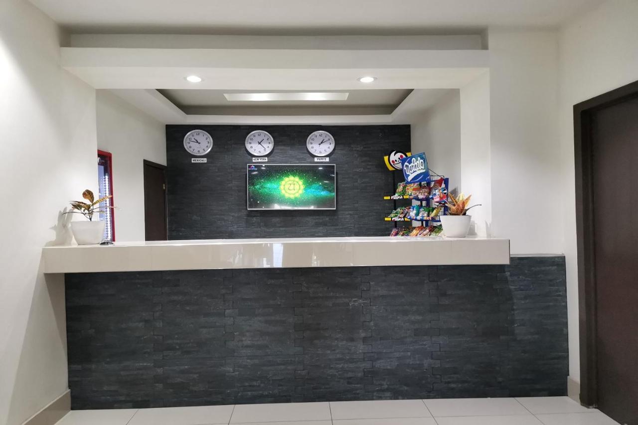 Capital O Hotel Plaza, Мехикали Екстериор снимка