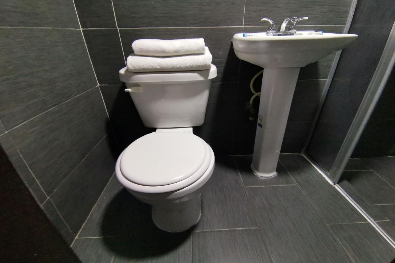 Capital O Hotel Plaza, Мехикали Екстериор снимка